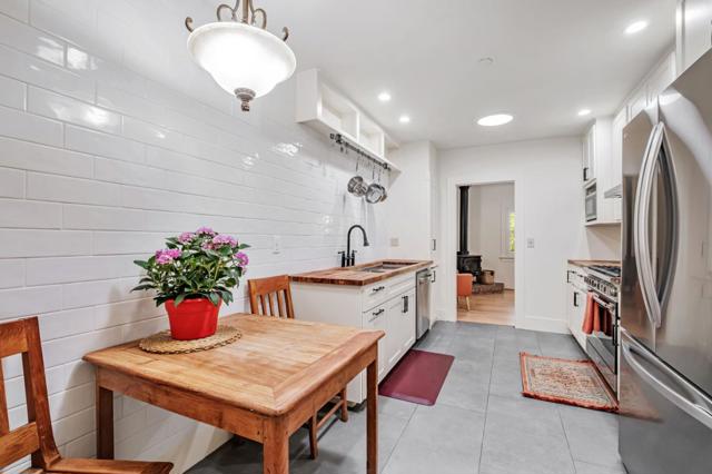 712 California Street, Santa Cruz CA: https://media.crmls.org/mediaz/570a6d51-3d74-4ba9-a1a9-5f52884ffe3f.jpg
