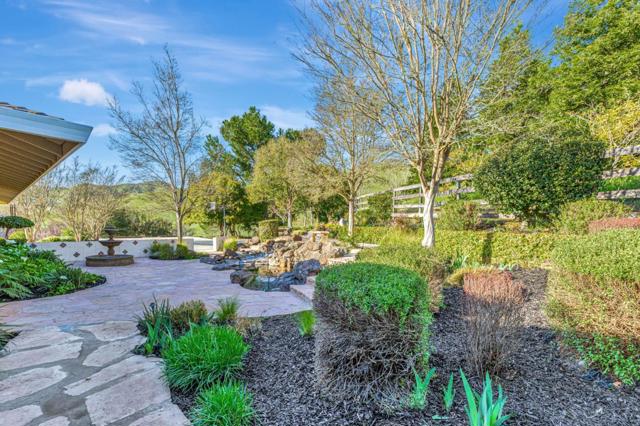 10260 Lucky Court, Gilroy CA: https://media.crmls.org/mediaz/570a7ab5-229f-48dd-91e8-9de50f166175.jpg