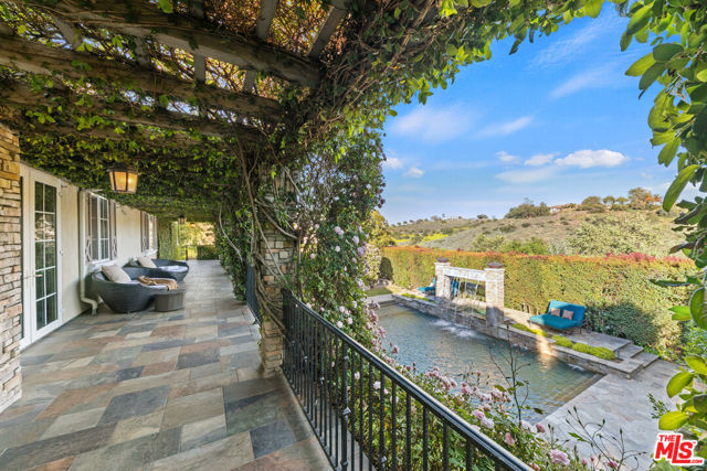 13418 Nightsky Drive, Camarillo CA: https://media.crmls.org/mediaz/570a8904-0f0a-4fe2-b545-57a14404975f.jpg