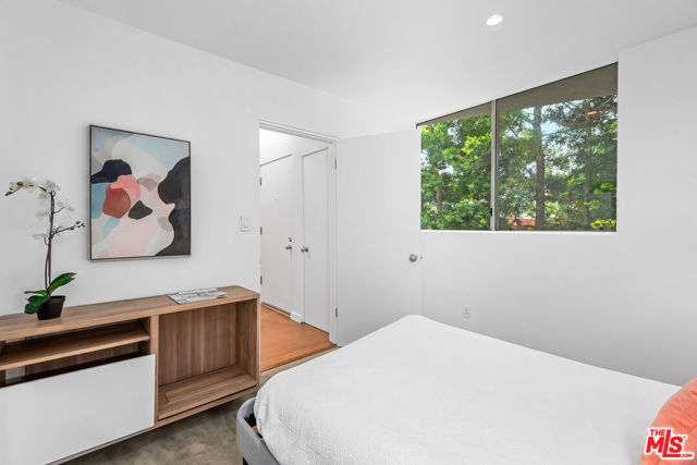1024 Bay Street, 5 photo 5