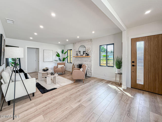 7530 Gaviota Avenue, Lake Balboa CA: https://media.crmls.org/mediaz/570abd4c-f25c-4140-8aaa-aabd65c0808d.jpg