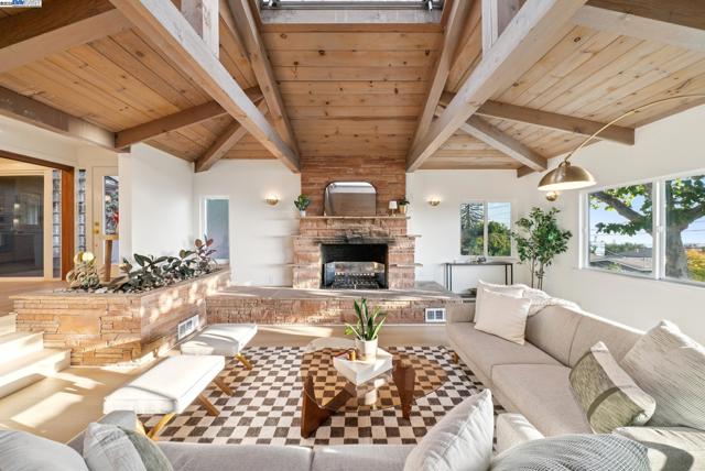 201 Amherst Ave, Kensington CA: https://media.crmls.org/mediaz/570ad1cc-4aaa-4ee1-8e0e-6ff7f3d898b1.jpg