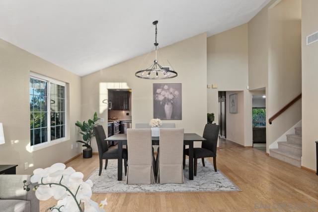 7233 Canyon Hill Ct, San Diego CA: https://media.crmls.org/mediaz/570b208d-62ba-4bf0-806e-2784a10ec495.jpg