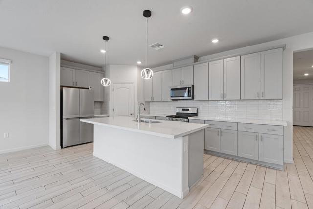 2141 Wildflower Drive, Hollister CA: https://media.crmls.org/mediaz/570b631d-1dd7-4bb4-956b-e7649603f649.jpg