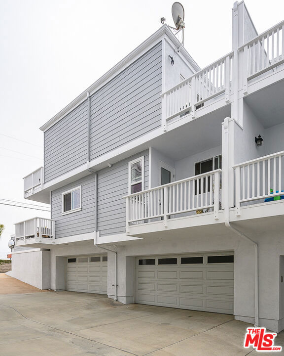 1202 Tennyson Street, Manhattan Beach CA: https://media.crmls.org/mediaz/570b68a8-d4e0-4e6f-84e7-1c9e893bce69.jpg