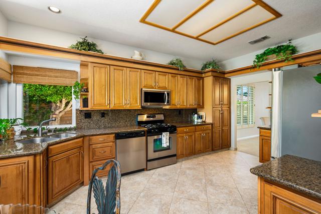 Image 15 of 50 For 370 Links Drive