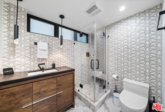 836 California Avenue, Venice CA: https://media.crmls.org/mediaz/570b9465-c35e-45b5-83e8-f948a3f95b50.jpg