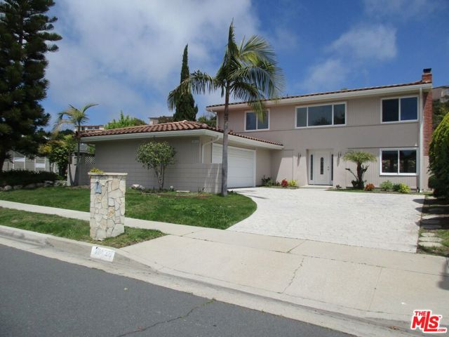 28436 Lomo Drive, Rancho Palos Verdes CA: https://media.crmls.org/mediaz/570bd9a1-4e32-46c6-a4ad-c086ded85535.jpg