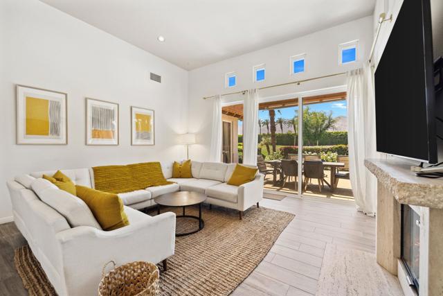 48205 Via Solana, La Quinta CA: https://media.crmls.org/mediaz/570c85be-104b-4ae2-86fb-78c7f356db43.jpg