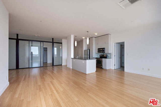 3810 Wilshire Boulevard, Los Angeles CA: https://media.crmls.org/mediaz/570ccb8a-fcc8-49a5-81b0-dae39b77698c.jpg