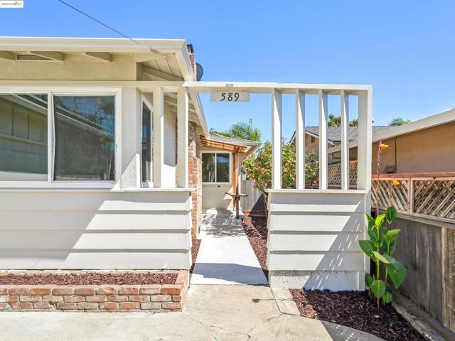 589 Evangeline Way, Hayward CA: https://media.crmls.org/mediaz/570cdf31-7898-4e4d-9a4d-df260503559f.jpg