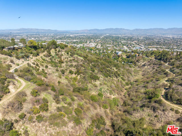 13420 Sidney Drive, Sherman Oaks CA: https://media.crmls.org/mediaz/570ce5aa-f4fa-4220-9d73-4d8dfcc0a482.jpg
