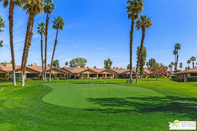 34 Camino Arroyo Place, Palm Desert CA: https://media.crmls.org/mediaz/570dc9f1-bbfa-4f3f-a041-cd73d58fd90d.jpg