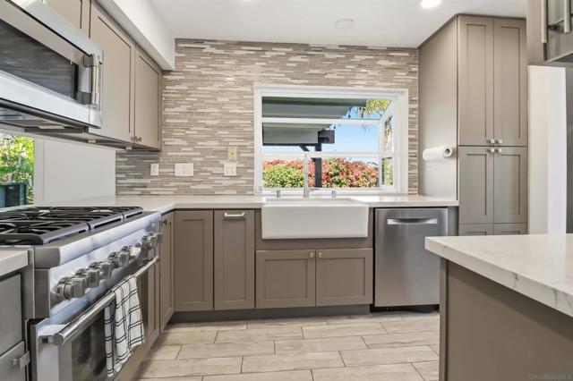 13170 Entreken Ave,  CA: https://media.crmls.org/mediaz/570e2451-5e33-424b-8a9f-8cad151abd8f.jpg