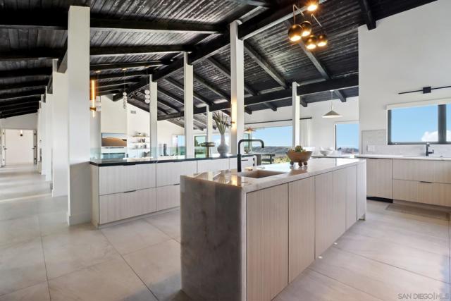 7117 Obelisco Cir, Carlsbad CA: https://media.crmls.org/mediaz/570e2d5a-6c1e-40f9-8ba7-0c37b00e5410.jpg