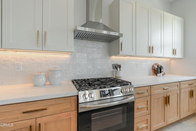 3874 W Point Drive, Los Angeles CA: https://media.crmls.org/mediaz/570e4816-a0a6-4969-aef8-49c0b9b748c0.jpg