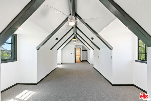 29528 Harvester Road, Malibu CA: https://media.crmls.org/mediaz/570ea180-0220-4473-83dd-8e4fd8409535.jpg