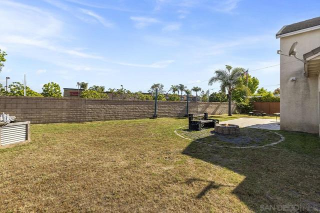 4425 Arbor Cove Cir, Oceanside CA: https://media.crmls.org/mediaz/570ec45a-10cd-4fb4-9958-05fb037650e9.jpg