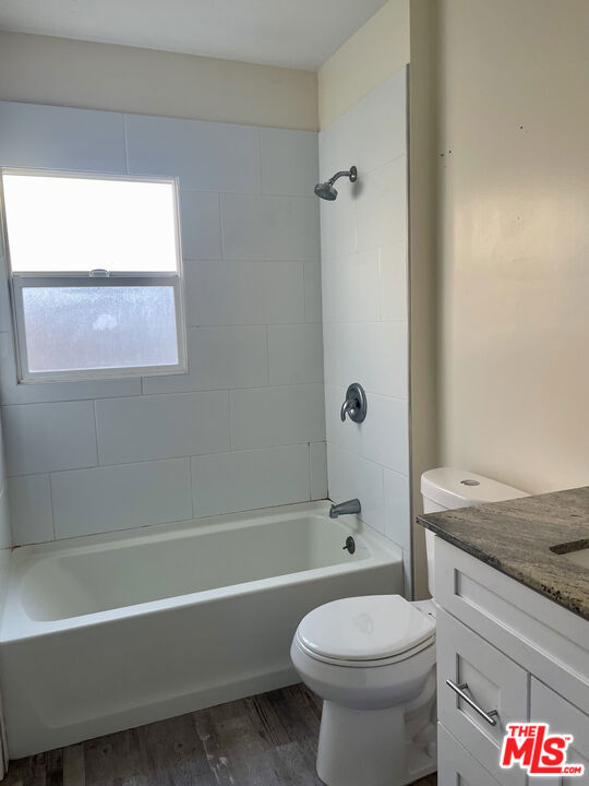 1904 W 37th Place, Los Angeles CA: https://media.crmls.org/mediaz/570ed929-966b-458e-b5bf-2e6992290a7b.jpg