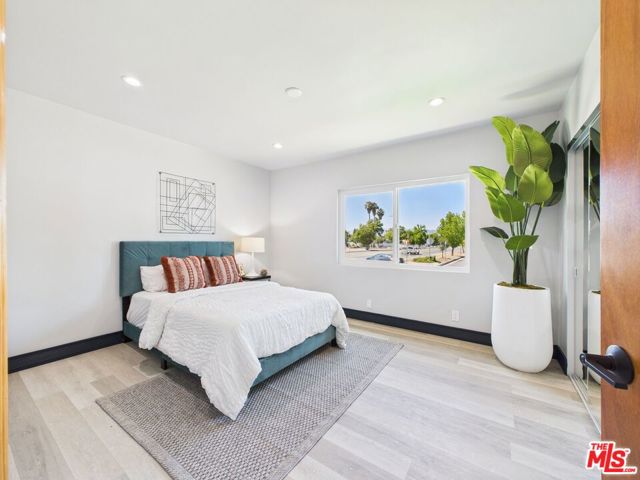 17660 Martha Street, Encino CA: https://media.crmls.org/mediaz/570f68be-7aae-403d-bfcc-fe2b8741e33d.jpg