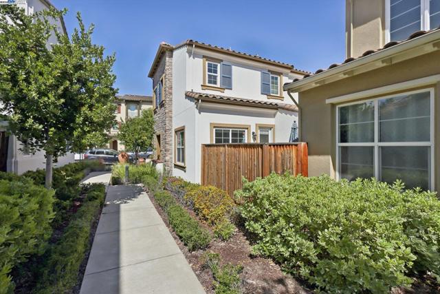 5010 Barrenstar Way, San Ramon CA: https://media.crmls.org/mediaz/570fdafb-7aba-4a5b-8c20-2db07d24c6bb.jpg