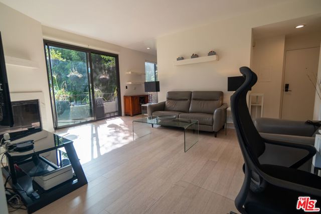 8110 Manitoba Street, Playa del Rey CA: https://media.crmls.org/mediaz/57103739-6860-48eb-ab96-d8148172d9ce.jpg