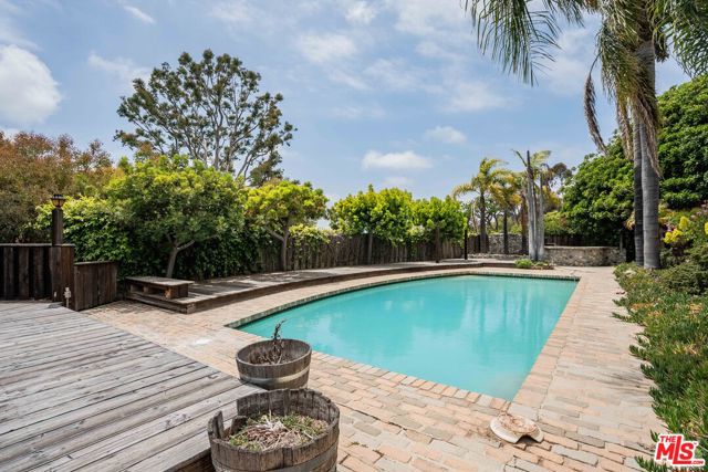 Image 17 of 20 For 560 Tigertail Road