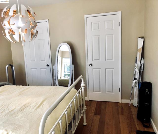 986 Kains Ave, Albany CA: https://media.crmls.org/mediaz/57116119-b644-4ae1-af19-ec9a3dceec92.jpg