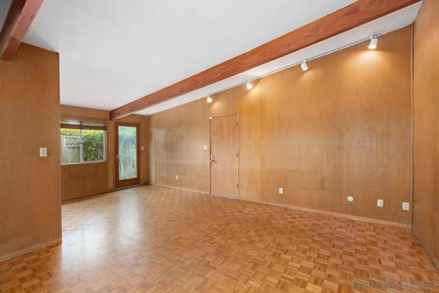 8415 Sugarman Dr, La Jolla CA: https://media.crmls.org/mediaz/571283bd-9be5-4980-812b-f3f691d15633.jpg