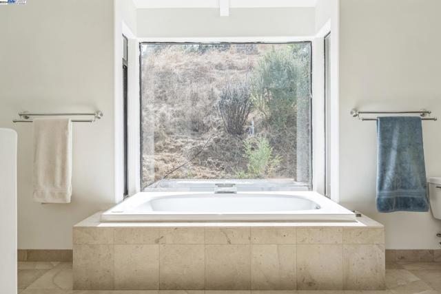 Image 14 of 39 For 15 Encina Pl