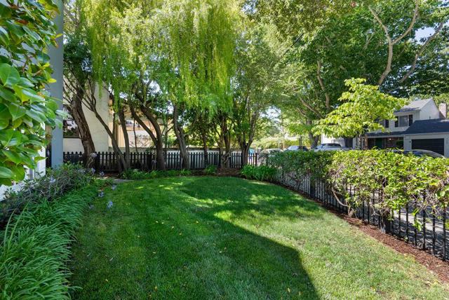 774 Edgewood Road, San Mateo CA: https://media.crmls.org/mediaz/5713d595-0c7c-4e49-922c-1053d1aa92cc.jpg