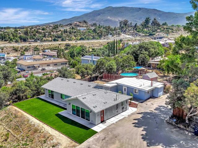 1452 Rock Terrace, Alpine CA: https://media.crmls.org/mediaz/5713e040-99b4-47f3-afa3-7f13390bc59d.jpg