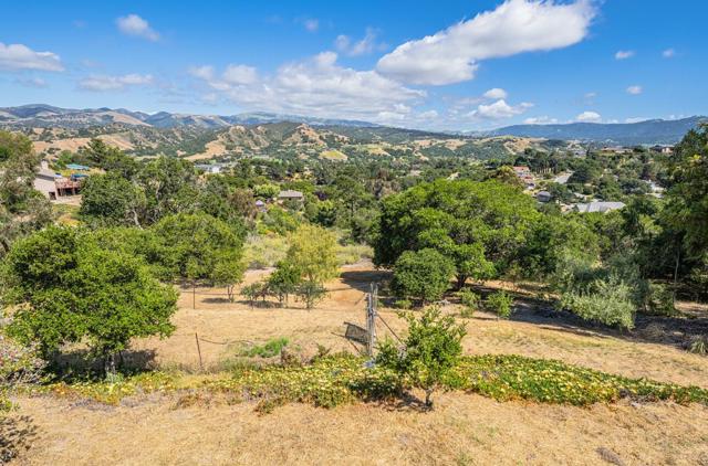 24935 Corte Poco, Salinas CA: https://media.crmls.org/mediaz/57142f1d-b665-428f-962d-fbd22b120f67.jpg