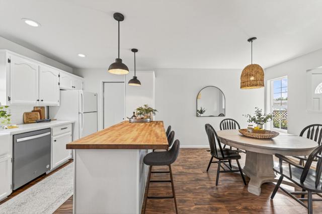 3049 Sunrise Circle, Marina CA: https://media.crmls.org/mediaz/5714537b-a640-4cd2-b445-270ede25e81c.jpg