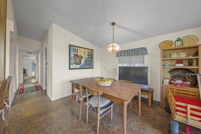 2464 Wynola Rd, Julian CA: https://media.crmls.org/mediaz/571477c4-b868-4236-8034-3a9efcabd01b.jpg