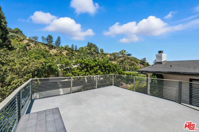 1317 Devlin Drive, Los Angeles CA: https://media.crmls.org/mediaz/5715daa1-fe15-43e3-bf8b-c9e4c8fbbe43.jpg