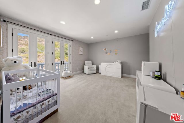 25043 Abercrombie Lane, Calabasas CA: https://media.crmls.org/mediaz/57160f9a-6a2f-4d24-8f98-f4ace4cd5ca4.jpg