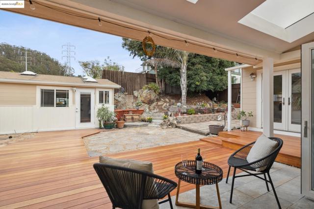 1034 Navellier St, El Cerrito CA: https://media.crmls.org/mediaz/57168638-a281-40fe-811d-daa50f798dc1.jpg