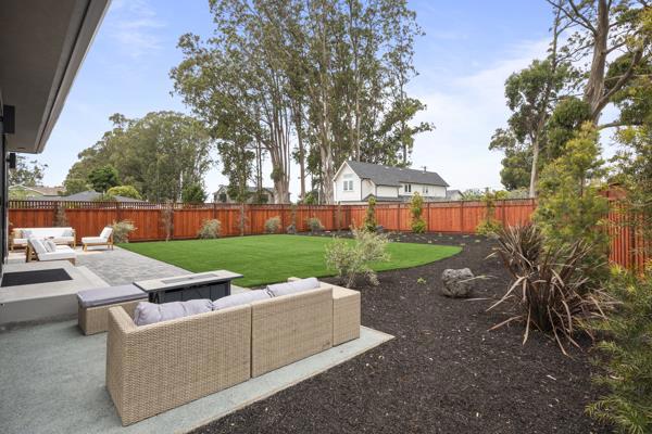 575 Seymour Street, Half Moon Bay CA: https://media.crmls.org/mediaz/57168abb-c79a-4ed7-bf70-ee0354fe7332.jpg