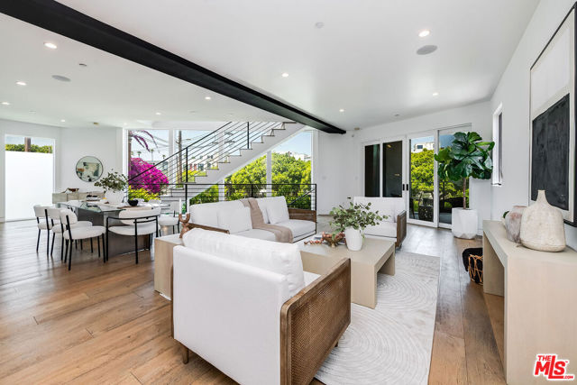 126 Thornton Place, Venice CA: https://media.crmls.org/mediaz/5716ab6b-916e-47cd-8a92-95e8db3ac955.jpg