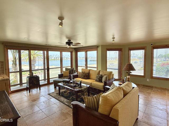 268 Sunset Drive, Oxnard CA: https://media.crmls.org/mediaz/5716e97f-e484-4d22-be5e-3bb88ef69adf.jpg