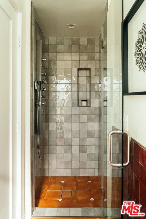 1237 S Curson Avenue, Los Angeles CA: https://media.crmls.org/mediaz/5718a225-0cd2-4c79-84be-39ae896c798c.jpg