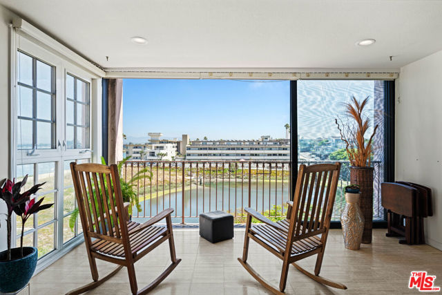6220 Pacific Avenue, Playa del Rey CA: https://media.crmls.org/mediaz/571992fc-4765-4fb0-aac9-2e06c48487f9.jpg
