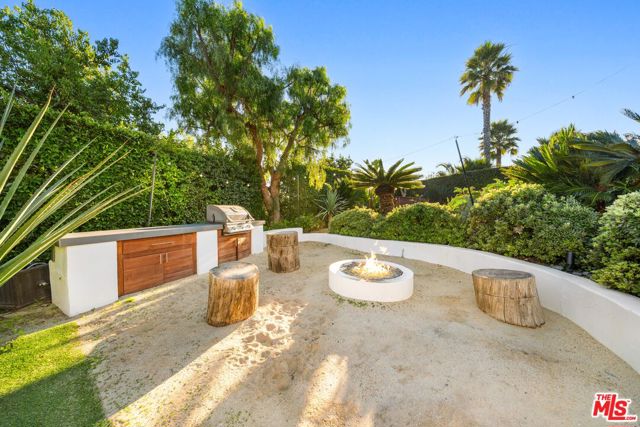 6320 VIA CATALDO Street, Malibu CA: https://media.crmls.org/mediaz/571a1f2f-9f8b-441d-879c-d845f218fd07.jpg