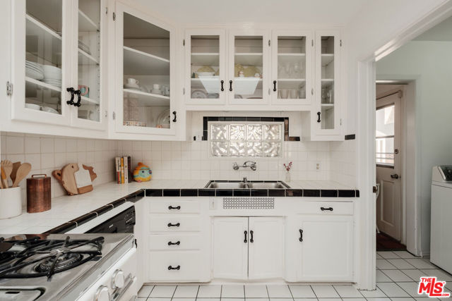 1030 N La Jolla Avenue, West Hollywood CA: https://media.crmls.org/mediaz/571a2da1-03e1-4c08-8005-894c09f285a7.jpg