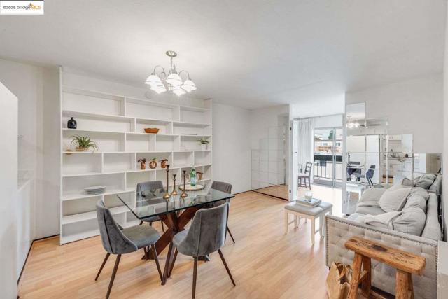 500 Vernon ST, Oakland CA: https://media.crmls.org/mediaz/571a69dd-f971-461c-aa89-00995ed25f0c.jpg