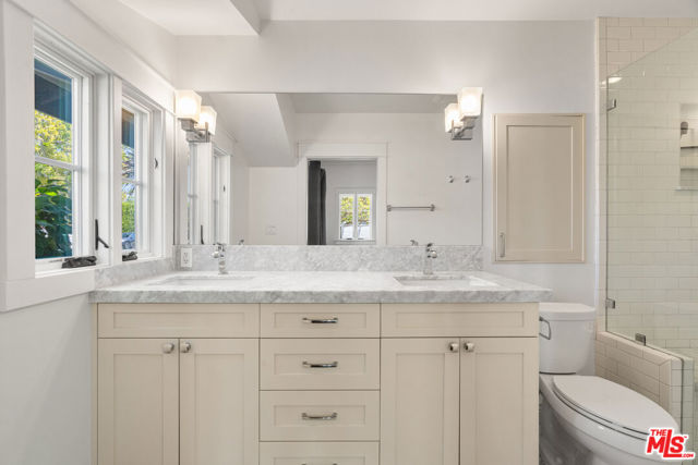 2347 Parnell Avenue, Los Angeles CA: https://media.crmls.org/mediaz/571a6e9c-fb9a-4d96-abb8-cf8e87dc57ba.jpg