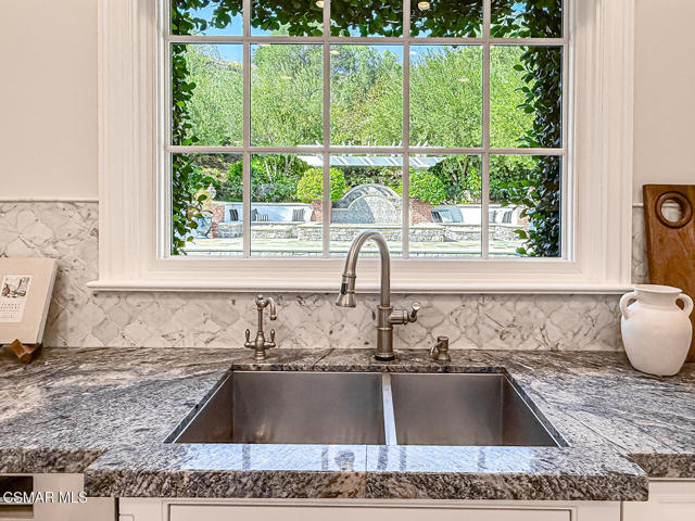 581 Lakeview Canyon Road, Westlake Village CA: https://media.crmls.org/mediaz/571a7526-231e-49bb-944c-641fb209e27f.jpg