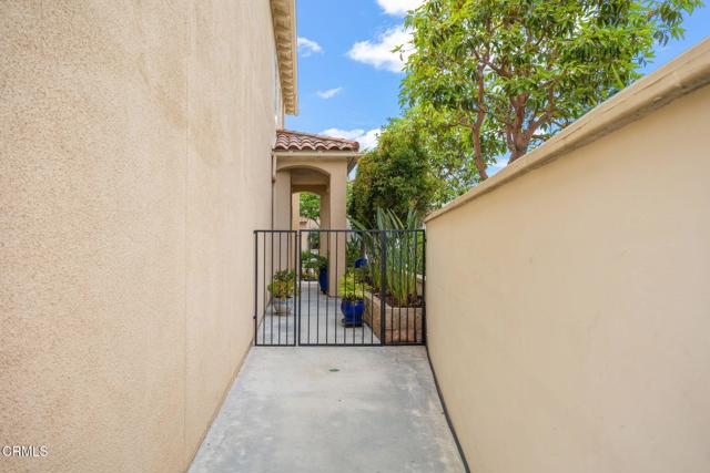 985 Corte Augusta, Camarillo CA: https://media.crmls.org/mediaz/571a9758-43d4-454a-b65e-3fe0e57ec16b.jpg