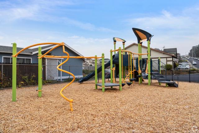 69 Plymouth Circle, Daly City CA: https://media.crmls.org/mediaz/571aaef5-558a-43c9-91ed-d16b06c6ba2c.jpg